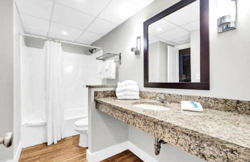 Edgewater Tower 1-305 - Foto 60