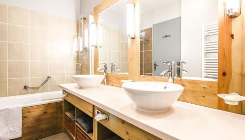 Stunning 3-bedroom apartment with mountain views - Photo 3