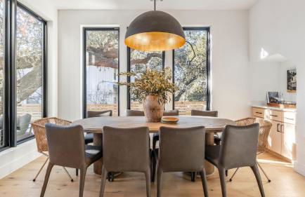 6BDR Luxe Pool Retreat • City Views Ping Pong Foosball Guest House Henley - Foto 17