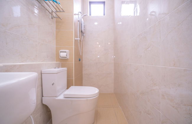 OYO Home 89458 Amazing 2br D'summit - Foto 53