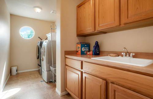 Denver Retreat Home with Stunning Lake, Mountain Views and Luxury Amenities - Foto 51