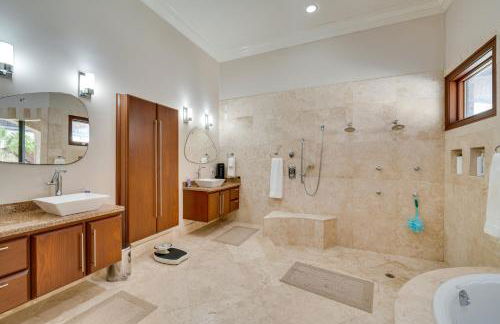 Groveland Home with Pool Luxurious Lakefront Oasis! - Foto 26