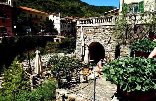 Casa Celestine in Via Orsini Isolabona Liguria Italy Sleeps 5 - Foto 31