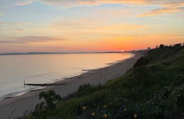 Villa Maria Southbourne - 2 Mins to Beach - Coastal - Dog-Friendly - Modern Luxury - Large Private Garden - Private Access - Parking - Foto 35