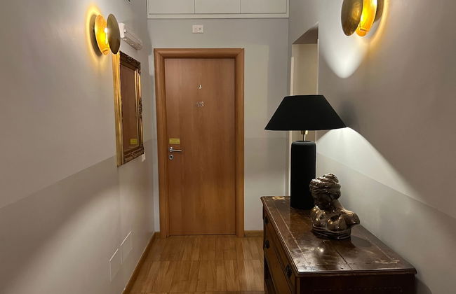 Bon Ton Design Rooms by DOT Suites - Photo 36