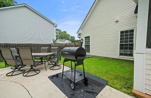 Low Country Gem with Heated Pool Games and Hot Tub - Photo 28