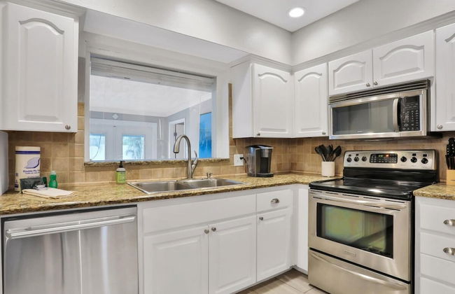 Kiss the Wave - Spacious 4BR 3BA w Pool hot tub - Foto 13