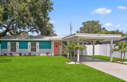 5 min Beaches~Mini Golf~Pool Table~Pets~KING BED + - Foto 45