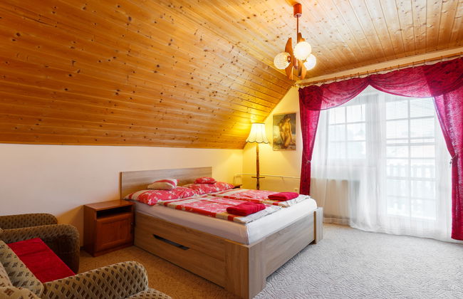 5 bedroom House in Siófok with private pool and garden - Photo 12