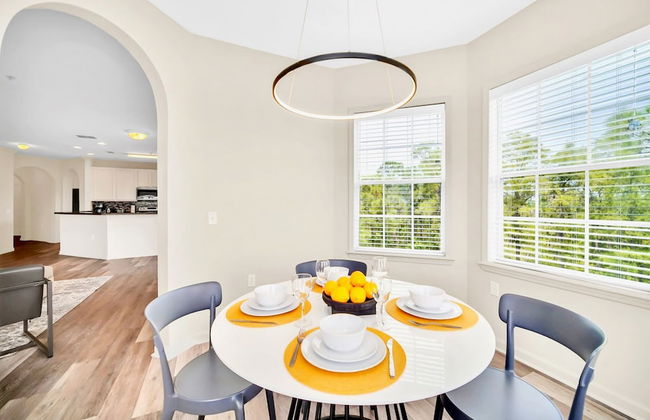 Upstay - Pet-friendly Suite w Hot Tub Pool Sauna - Foto 4