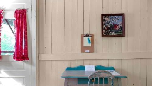 Romantic Couples' Cabin Retreat with Fireplace near White Mountain Forest - Foto 3