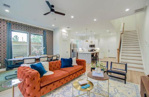 Houston Entertainment Haven - Photo 8