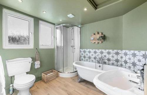 Luxury Plymouth Work & Stay House - Photo 29