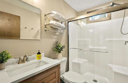 Lakeview Sunset Heaven by Avantstay Waterfront Home Hot Tub, Game Room + Discounted Ski Tickets - Foto 64