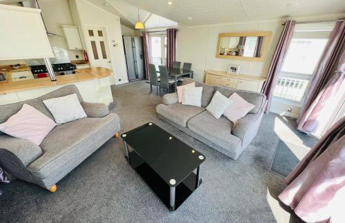 2 Bedroom Lodge TH35, Nodes Point, St Helens, Isle of Wight - Photo 8