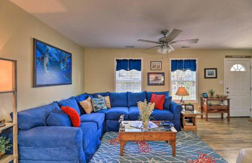 Beaufort Pad with Patio 3 Blocks to Waterfront! - Foto 6