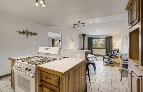 Rustic Outlaw Secluded Escape with Stunning Views - Foto 22