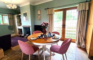 The Old Telephone Exchange - surrounded by fields! - Photo 8