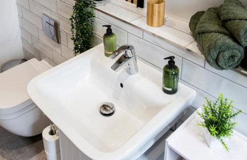 The Jungle! House with Hot Tub. - Foto 17