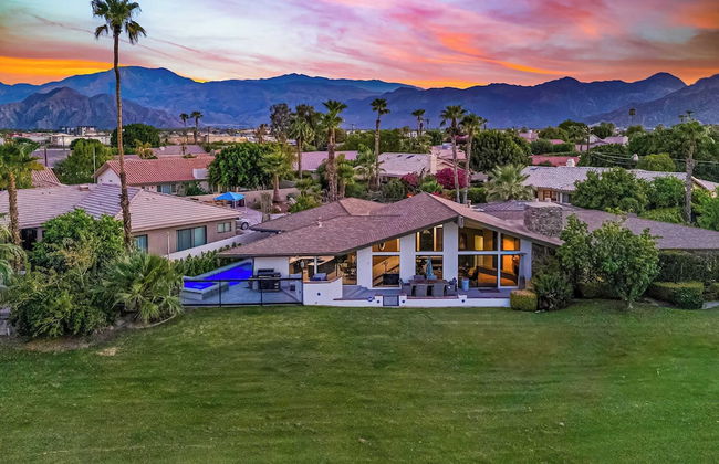 Golf Course-front Views, Pool+hot Tub, Patio Modern Edgy House by Avantstay - Foto 36