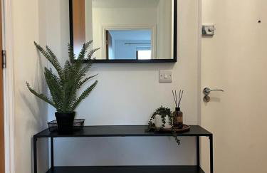 2 Bedroom Flat Free Parking Close to Gatwick - Foto 3