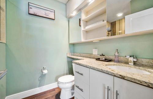 Across from Beach - Renovated Coastal Home, Gourmet Kitchen & Jetted Tub - by Maven Vacation Rentals - Foto 19