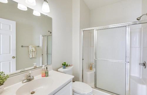 Sunset Beach Condo with Balcony, 5 Mi to the Ocean! - Foto 20