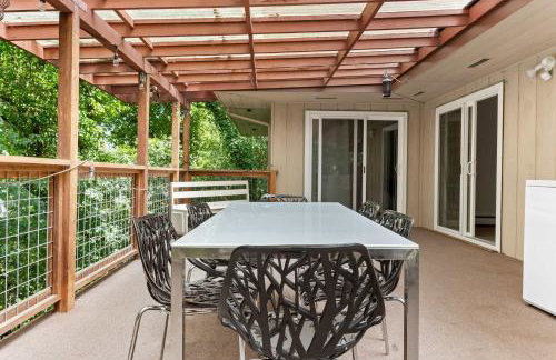 Relaxing River Retreat Near Moms Beach with Patio - Foto 9