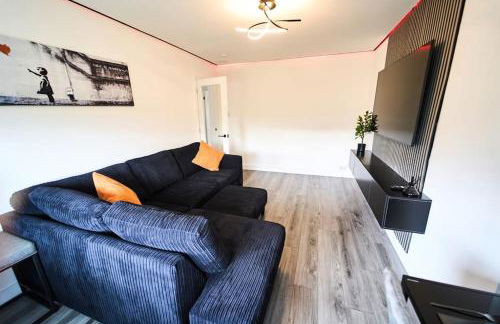 Modern 3 Bedroom Apartment - Photo 2