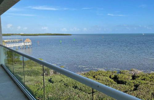 LIC Mgr - LUXURIOUS 2 BED 3 BATH PENTHOUSE SUITE - PANORAMIC OCEAN VIEWS! INDOOR PICKLEBALL - SPEAKEASY! - Foto 17