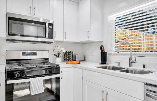 Cozy Cottage, Brand New, fully Private, walk to Everything - Foto 8