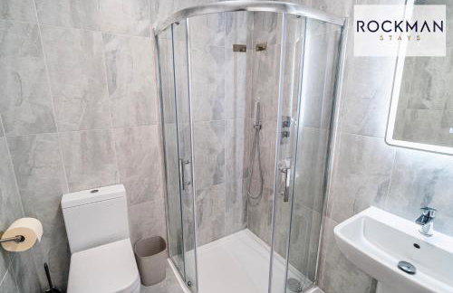 Royal Oak Apartments 1 - Free Van Parking - 2 Bedroom Apartment - 2 bathrooms - Sleeps 6 - Perfect for Contractors - Fast Wi-fi - Foto 17