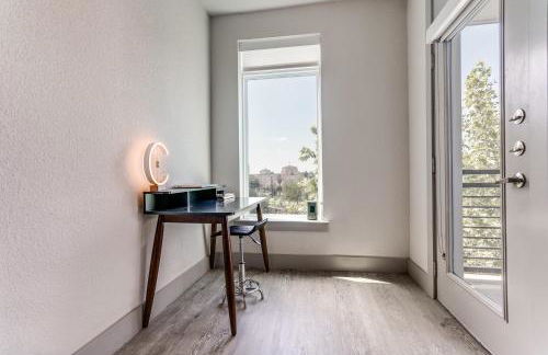 Stylish Condo facing Riverwalk with Free Parking Pet Friendly Centrally Located on the Riverwalk - Foto 19