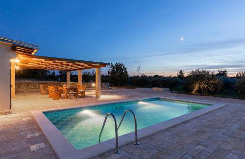 Villa Oliveto with pool - Photo 9