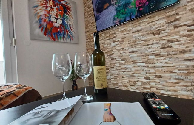 Beachfront Apartment With Balcony and Sea View - Foto 16