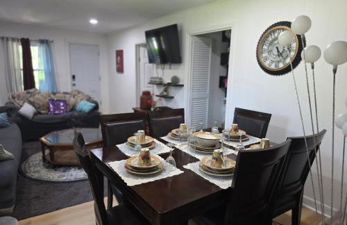 Charming 3 bedroom 2 bath home in Bloomfield with wishing well - Foto 39