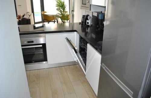 PANORAMISCH modern vakantiehuis in Finestrat bij Benidorm met 3 slaapkamers, gelegen op de 1ste lijn met privézwembad en omheinde privétuin, zicht op zee, de bergen met 'Kilómetro Vertical del Puig Campana' en op de skyline van Benidorm City en Finestrat - Foto 18