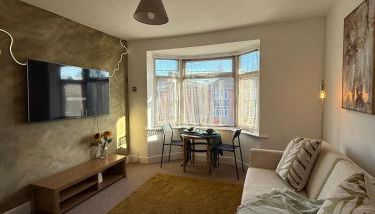 Private Spacious One-Bedroom Flat - Located Between the City Centre and the New Forest - Foto 2