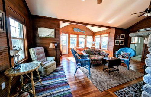 Picturesque Waterfront Cottage with Waterfall Views, Fireplace & Deck, Near Acadia National Park in Gouldsboro, Maine - Foto 30