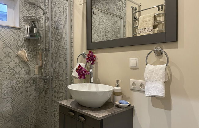 Cozy 1Br Apts with Yard and Parking - Photo 33