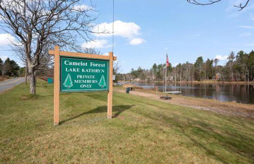 Relaxing Pocono Stay Near Lake with Hot Tub & BBQ - Foto 51