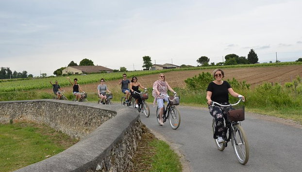 "Explore Saint-Émilion em e-bikes: Pequeno grupo, passeio de meio dia" - Foto 4