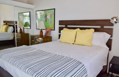 Live the Mid Mod Life at Mariposa Palms - Foto 10