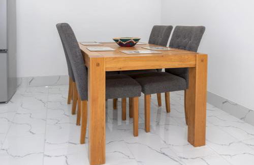 Charming Modern Home in Central Wokingham - Pass the Keys - Foto 23