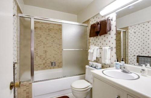 Waters Edge Escape - Patio with BBQ Near Beach - Foto 27