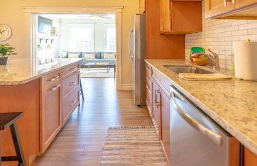 Tower Grove Park 4BR Home with Garage ABODEbucks - Photo 12