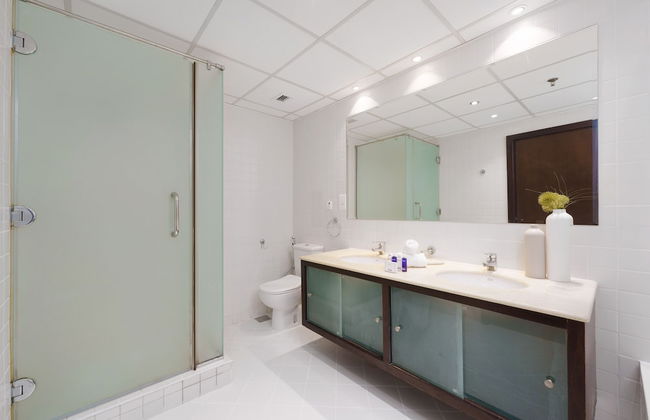 Maison Privee - Dreamy Apt with Jaw-Dropping Marina Views - Photo 13