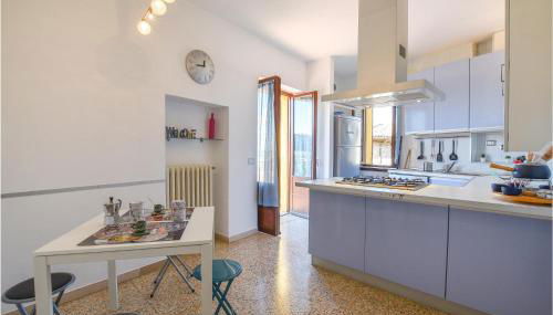 2 Bedroom Beautiful Apartment In Deruta - Foto 5