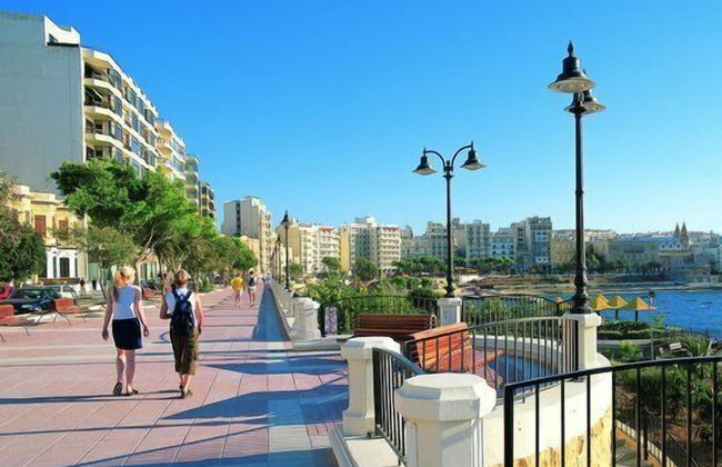 Valletta and Harbour Views Apartment in Central Sliema - Foto 36