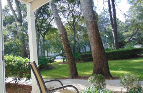 A3 tile floors pet friendly easy access downstairs faces nice grassy area Close to pool - Foto 9